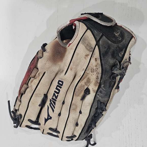 Mizuno Softball Baseball Glove 13 in Full Grade Leather Superior Design GCK1300 - Picture 2 of 8